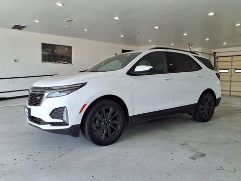 Used 2022 Chevrolet Equinox RS FWD image 2
