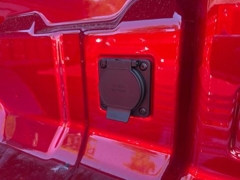 New 2025 GMC Canyon Elevation w/ Convenience Package image 10