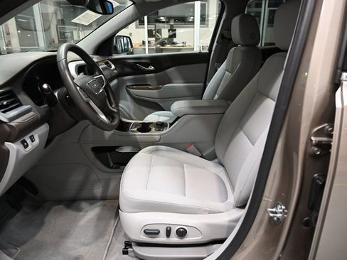 Used 2023 GMC Acadia SLE w/ Driver Convenience Package image 9