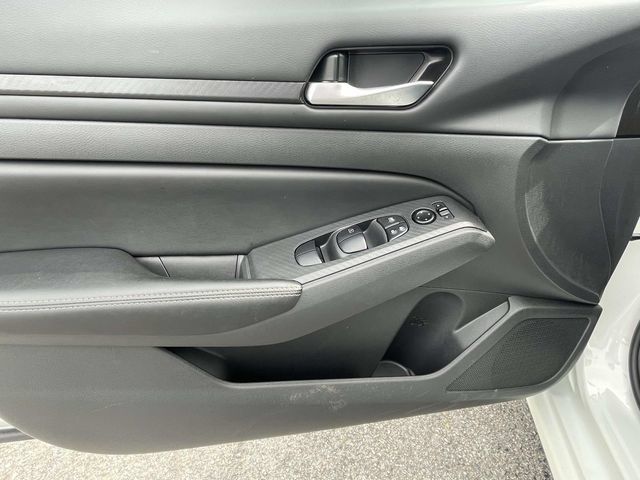 Used 2025 Nissan Altima 2.5 SV FWD image 16