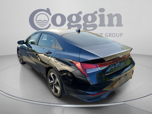 Used 2023 Hyundai Elantra SEL w/ Convenience Package FWD image 2