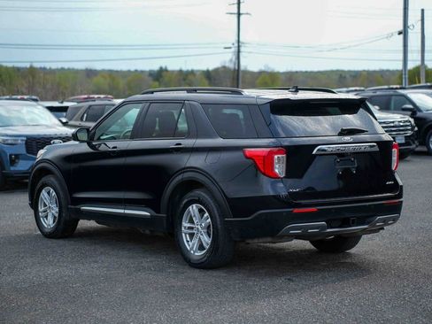 Used 2022 Ford Explorer XLT w/ Equipment Group 202A AWD/4WD image 7
