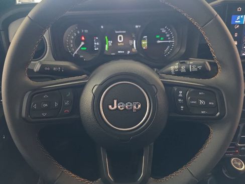 Used 2024 Jeep Wrangler Unlimited AWD/4WD image 24