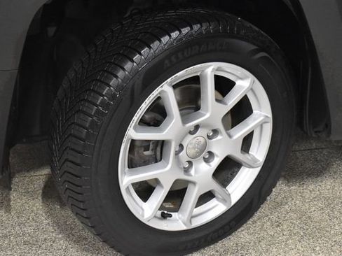 Certified 2021 Jeep Renegade Latitude AWD/4WD image 11