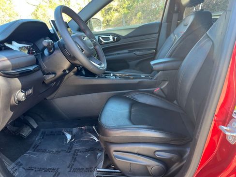 Used 2025 Jeep Compass Trailhawk image 23