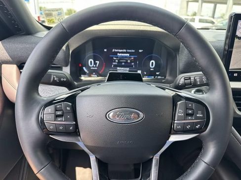 Used 2025 Ford Explorer Platinum RWD image 30