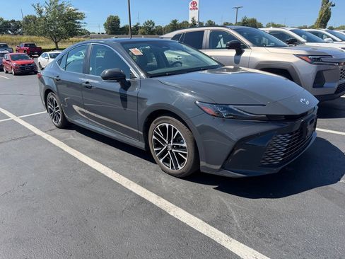 Used 2026 Toyota Camry XLE FWD image 3