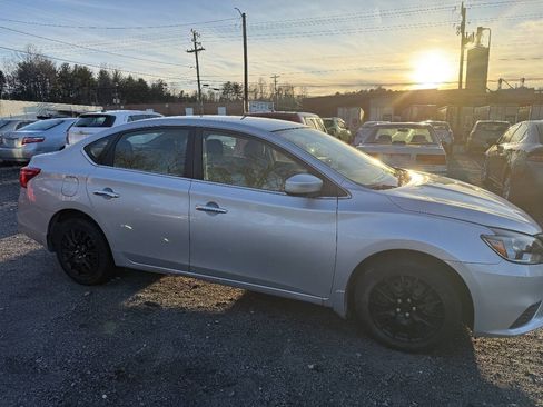 Used 2017 Nissan Sentra S FWD image 7