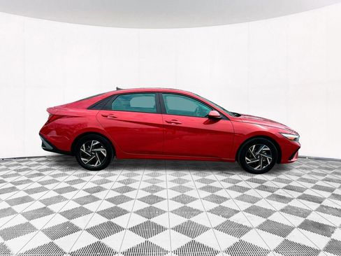 Used 2024 Hyundai Elantra SEL w/ Convenience Package image 13