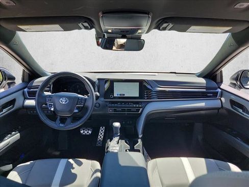 Used 2025 Toyota Camry SE w/ Convenience Package image 18