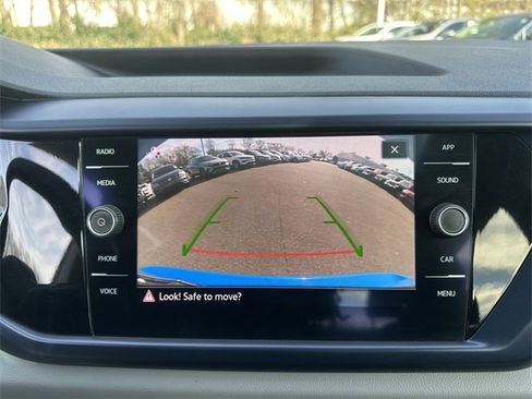 Used 2022 Volkswagen Taos SE w/ Panoramic Sunroof Package image 19