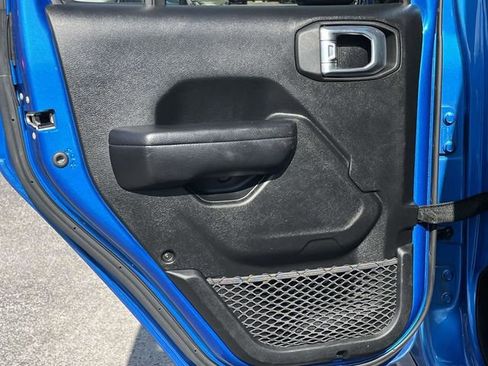 Used 2021 Jeep Gladiator Sport image 16