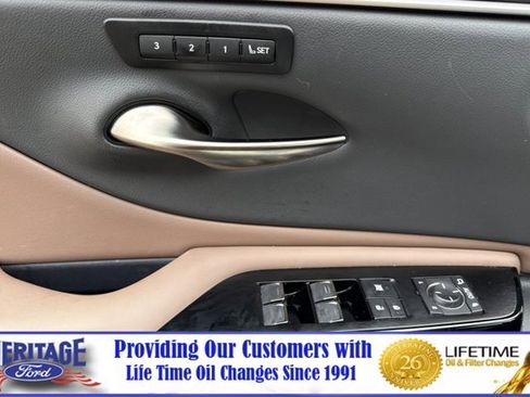 Used 2025 Lexus ES 300h w/ Premium Package image 11