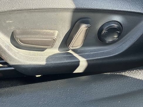 Used 2019 Toyota Camry SE image 18