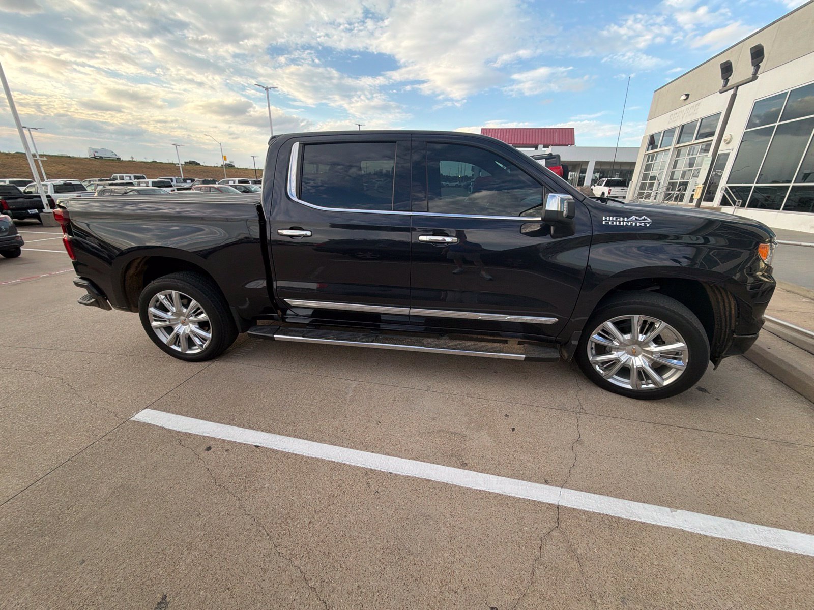 Used 2024 Chevrolet Silverado 1500 High Country w/ High Country Premium Package AWD/4WD image 25