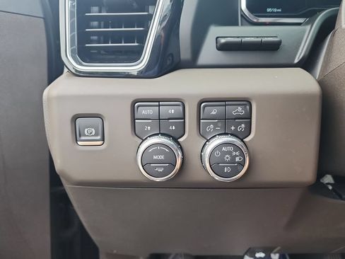 Certified 2025 GMC Sierra 1500 Denali w/ Denali Reserve Package AWD/4WD image 18