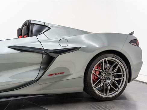 Used 2024 Chevrolet Corvette Z06 RWD image 33