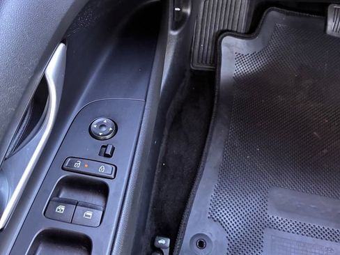 Used 2025 Hyundai Elantra Limited FWD image 23