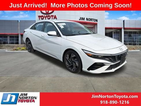 Used 2025 Hyundai Elantra SEL FWD image 1