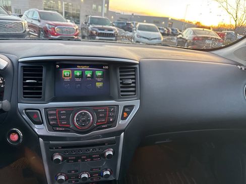 Used 2018 Nissan Pathfinder SL w/ SL Premium Package image 21