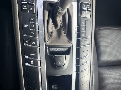 Used 2018 Porsche Macan image 10