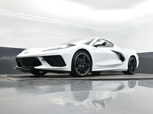 Used 2025 Chevrolet Corvette Stingray Coupe w/ 1LT image 34