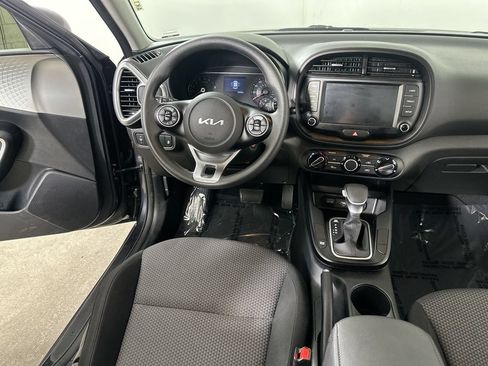 Used 2022 Kia Soul LX FWD image 16