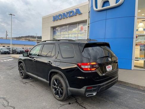 Used 2025 Honda Pilot Black Edition image 3