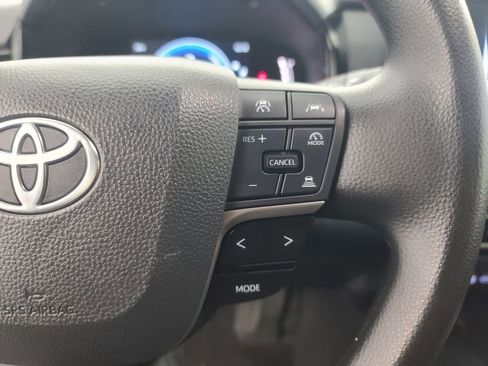 Used 2025 Toyota Camry LE image 30