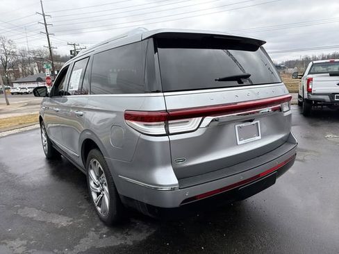 Used 2022 Lincoln Navigator Reserve AWD/4WD image 5