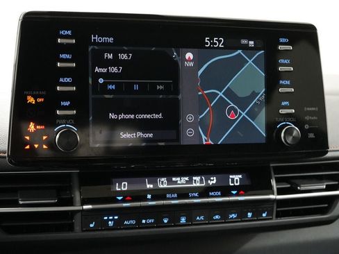 Used 2024 Toyota Sienna XSE w/ XSE Premium Package FWD image 17
