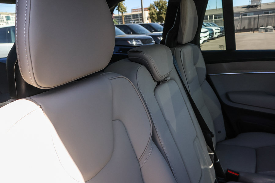New 2026 Volvo XC90 T8 Plus w/ Protection Package AWD/4WD image 18