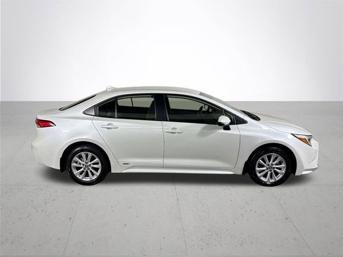 Used 2024 Toyota Corolla LE w/ LE Convenience Package AWD/4WD image 5