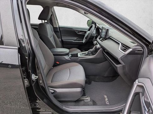 Used 2022 Toyota RAV4 XLE FWD image 21