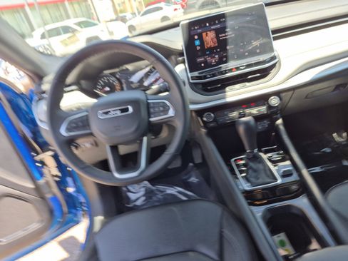 Used 2025 Jeep Compass Limited AWD/4WD image 18