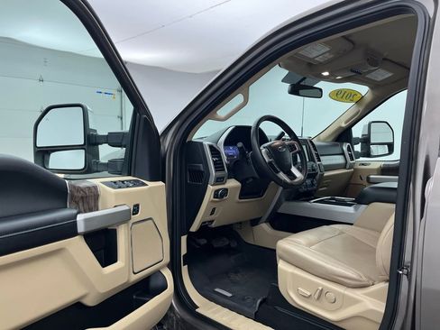 Used 2019 Ford F350 Lariat w/ Chrome Package image 16