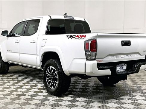 Used 2020 Toyota Tacoma TRD Sport image 11