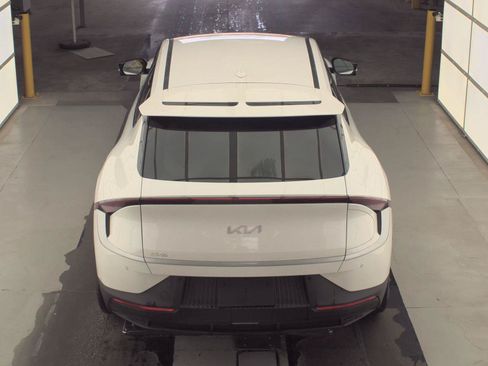 Used 2024 Kia EV6 Light AWD/4WD image 9