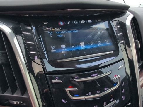 Used 2020 Cadillac Escalade Premium Luxury RWD image 23