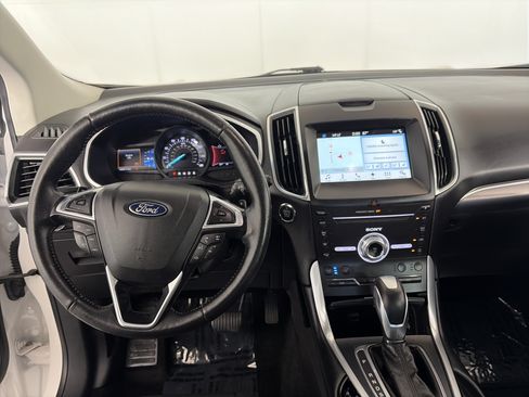 Used 2017 Ford Edge Titanium w/ Equipment Group 301A AWD/4WD image 3
