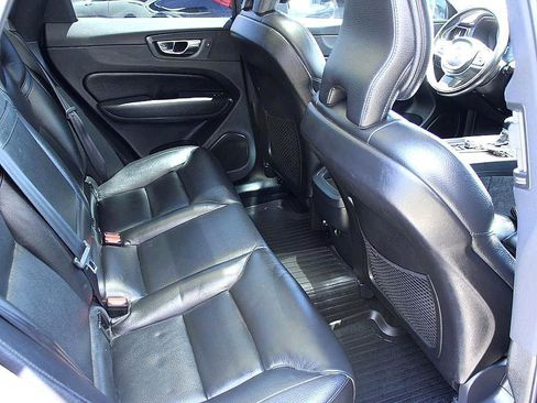 Used 2019 Volvo XC60 T6 Momentum w/ Advanced Package image 15