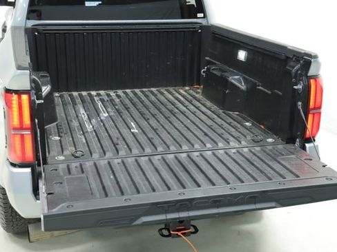 Used 2025 Toyota Tacoma TRD Off-Road AWD/4WD image 8