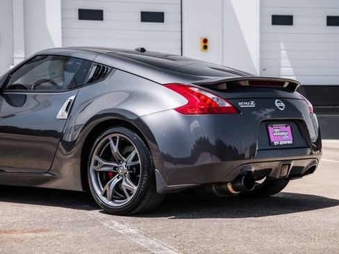 Used 2010 Nissan 370Z Touring w/ Sport Pkg RWD image 43
