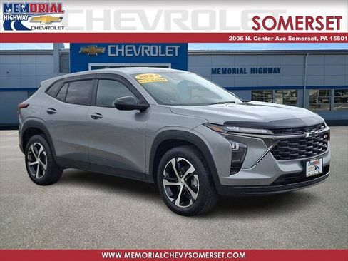 Used 2024 Chevrolet Trax RS FWD image 1