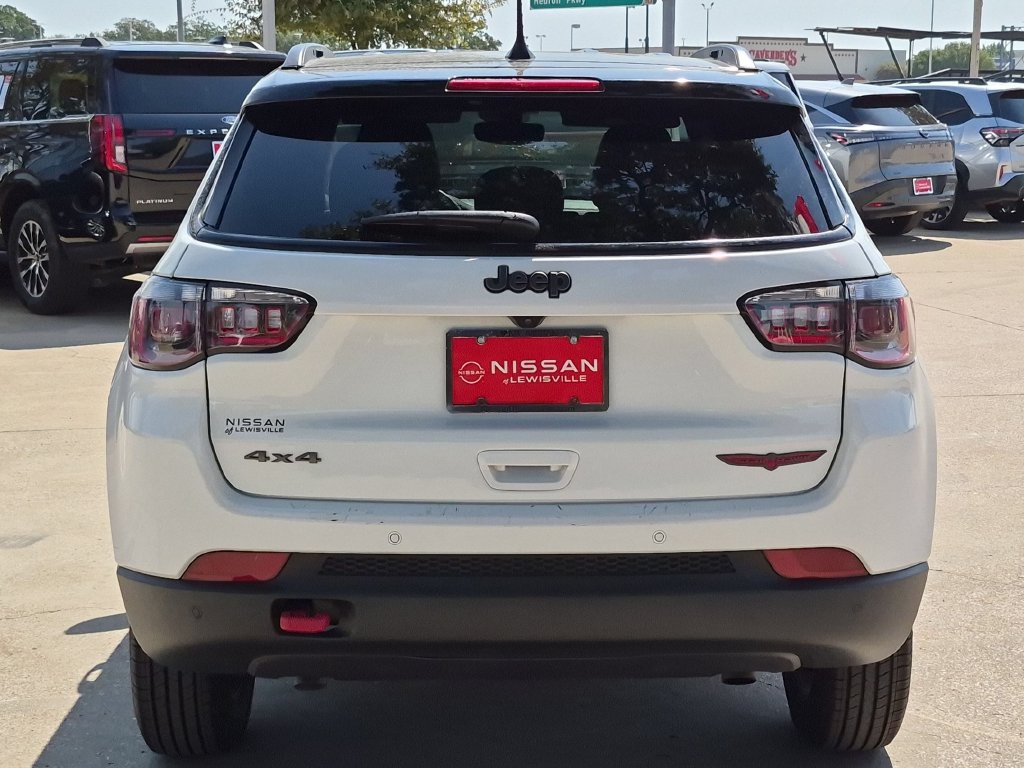 Used 2025 Jeep Compass Trailhawk AWD/4WD image 8