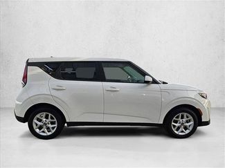 Used 2025 Kia Soul LX w/ LX Technology Package video 4