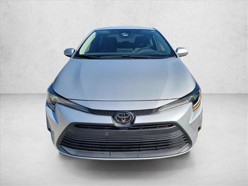 Used 2023 Toyota Corolla LE FWD image 2