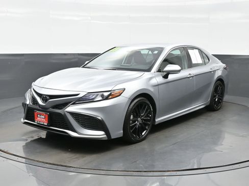 Used 2023 Toyota Camry XSE FWD image 2