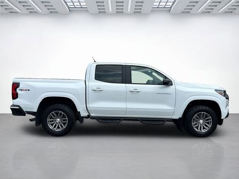 Used 2023 Chevrolet Colorado LT w/ LT Convenience Package II AWD/4WD image 3