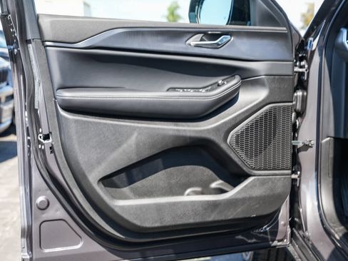 New 2025 Jeep Grand Cherokee L Altitude image 21